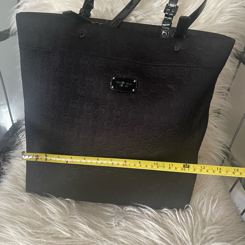 Michael Kors Large Quilted Neoprene Bag - Picture 13 of 14